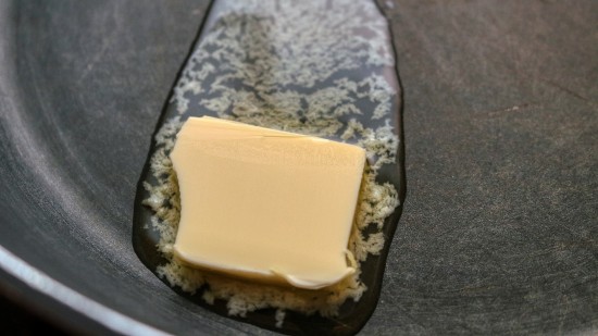 Olio o burro: perché l'olio extravergine è migliore in cucina