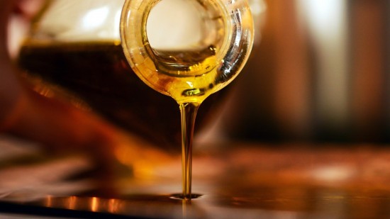Olio extravergine d'oliva in cucina: perché è diverso dagli altri oli vegetali